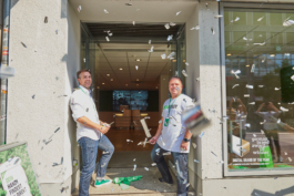  Ladeneröffnung Fotograf Berlin, Geschäftseröffnung Fotografie, Ladenöffnung Eventfotograf Berlin, Ladenöffnungsreportage Berlin, Ladenöffnungsfotografie Preise, Ladenöffnungsevent Fotograf Berlin, Einkaufszentrum Eröffnungsfotograf, Ladenöffnung Fotografie Portfolio, Shop Opening Fotograf Berlin, Ladenöffnung Pressefotografie, Ladenöffnung PR-Fotos Berlin, Fotograf für Store Opening, Ladenöffnung Imagefotos, Geschäftsneueröffnung Fotograf, Ladenöffnung Eventdokumentation, Berliner Ladeneröffnungsfotos, Ladenöffnungsfotograf Firmenevent, Fotoreportage Ladeneröffnung, Ladenöffnung Social Media Fotos, Fotograf für Einzelhandelseröffnung Berlin, o2, deinhandy.de