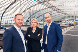  Portrait, Businesspoarteit, Berlin, Hauptbahnhof, Bahn, Advantech, Mensch, Gruppe, Modern, Anzug, Moabit, Mitte, Charlottenburg, Tiergarthen, Prenzlauer Berg, Neukölln, Kreuzberg, Lichtenberg, Wedding, U-Bahn, S-Bahn