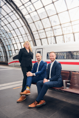  Portrait, Businesspoarteit, Berlin, Hauptbahnhof, Bahn, Advantech, Mensch, Gruppe, Modern, Anzug, Moabit, Mitte, Charlottenburg, Tiergarthen, Prenzlauer Berg, Neukölln, Kreuzberg, Lichtenberg, Wedding, U-Bahn, S-Bahn